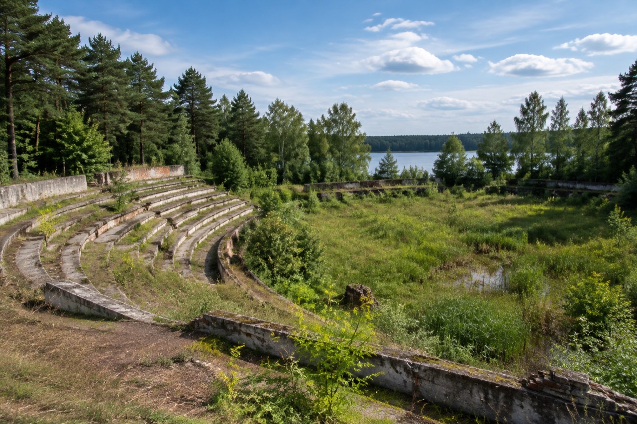 Ruina stadionu leśnego Gwardia - grafika poglądowa